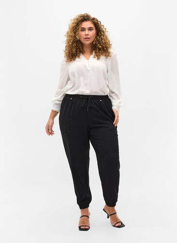 Bukser med lommer og elastikkant , Black, Model image number 0