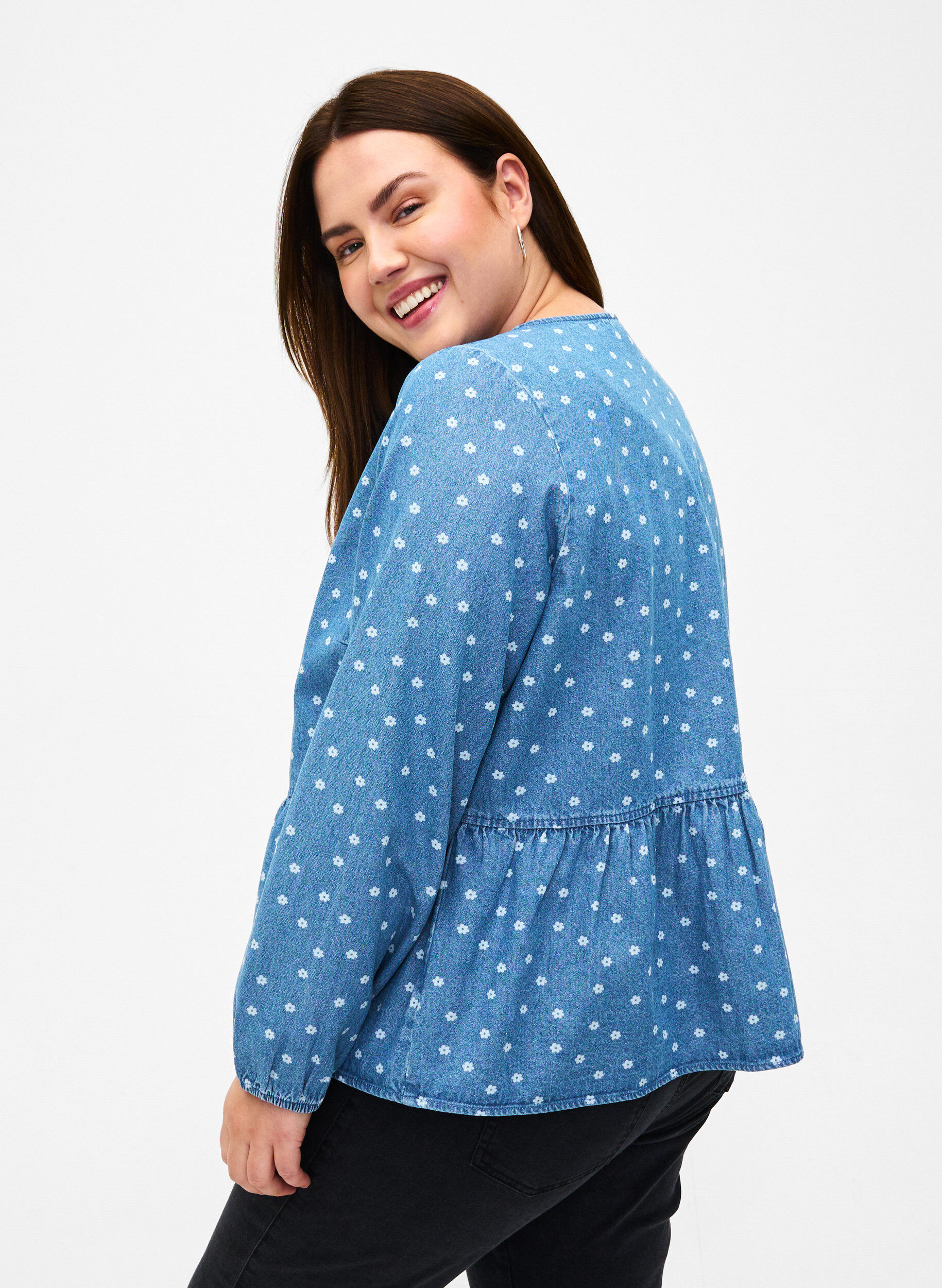 Zizzi Peplum bluse i denim med bindelukning, Light Blue w.Flowers, Model image number 1
