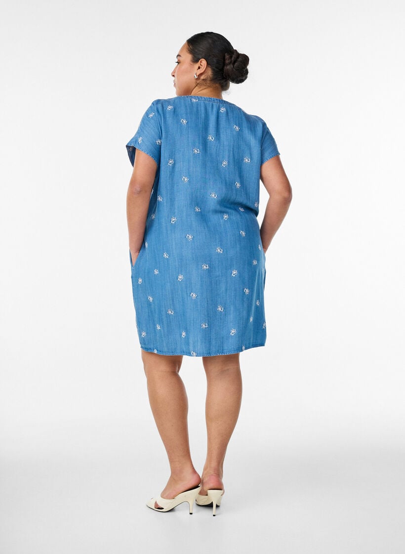 Kjole i lyocell med denimlook og broderede blomster, Bl&aring;, Model image number 2
