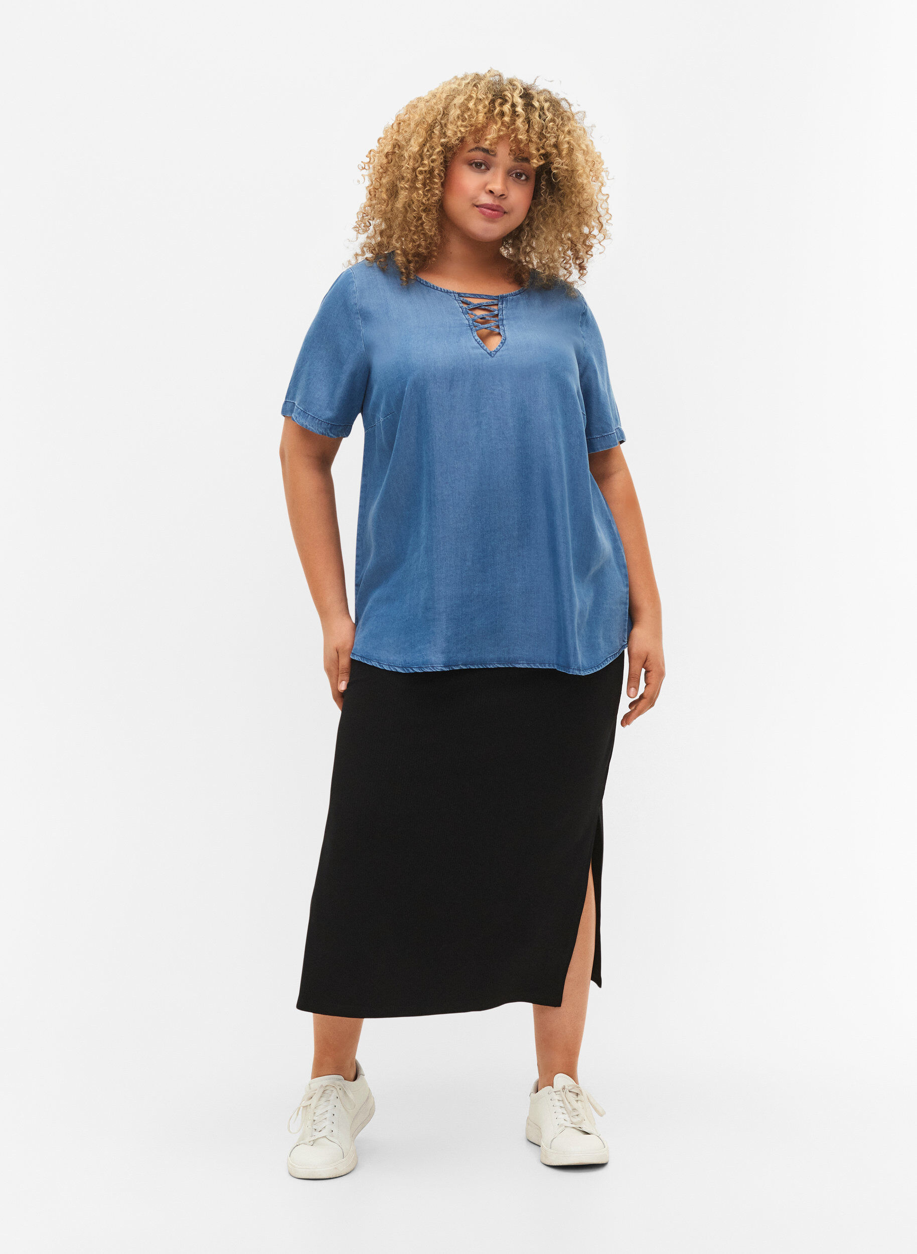 Zizzi Kort&aelig;rmet bluse i lyocell (TENCEL&trade;), Blue denim, Model image number 2
