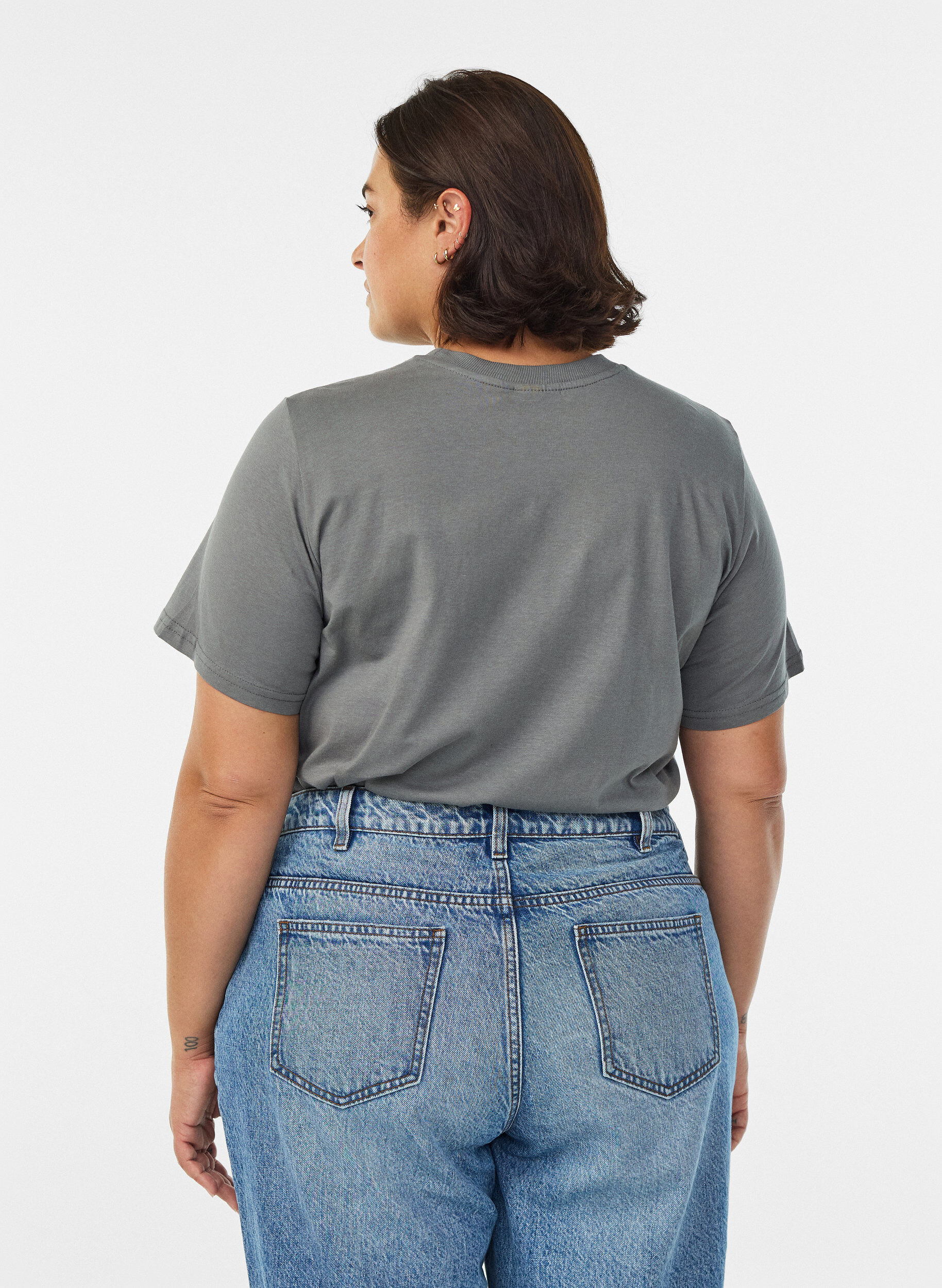 ZizziBasis t-shirt i bomuld med rund hals , Gr&aring;, Model image number 2
