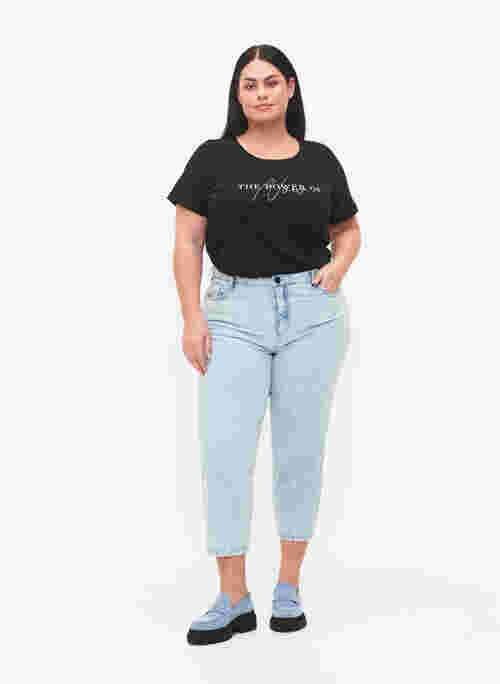Cropped Mille mom jeans med print, Light blue denim, Model