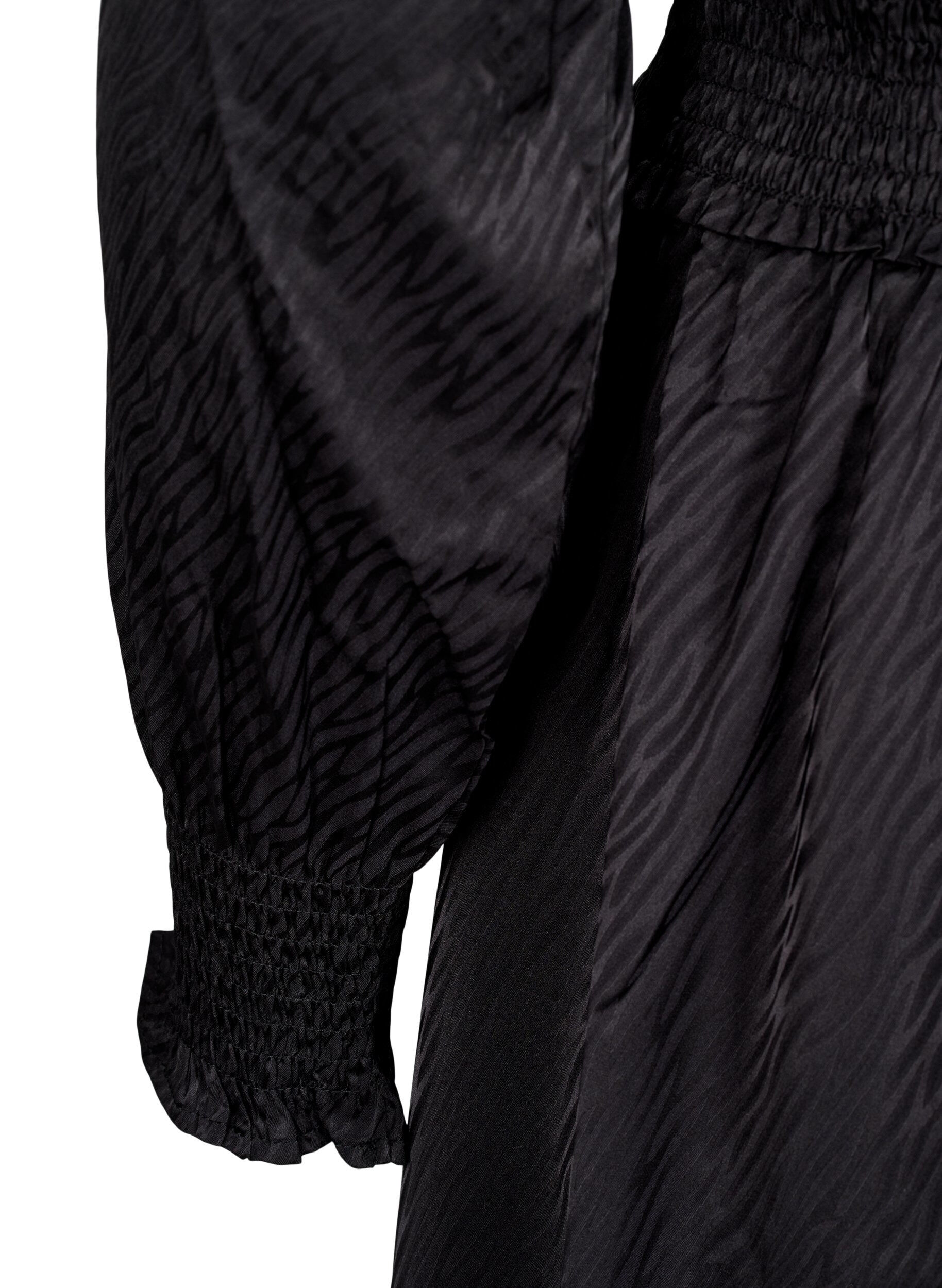 Zizzi Kort kjole med smockdetaljer, Sort, Packshot image number 3