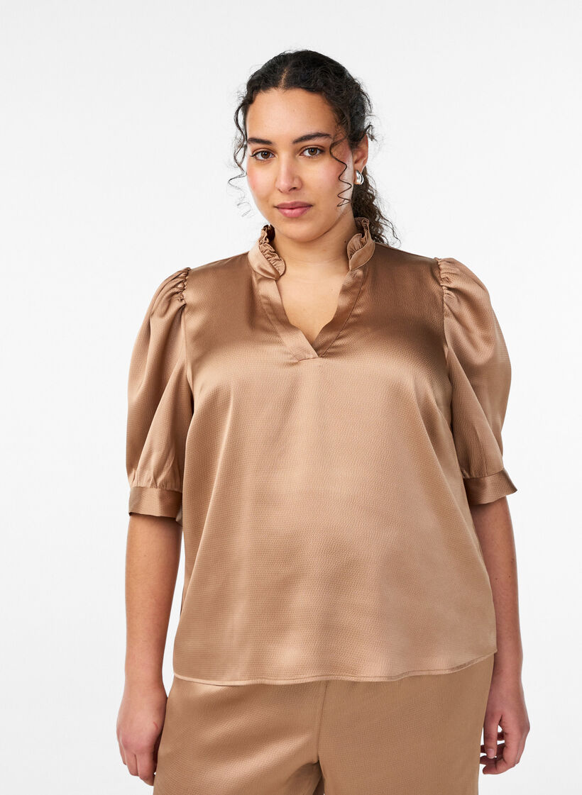 Bluse i satin-look med 1/2 &aelig;rmer og fl&aelig;sekrave, Brun, Model image number 0