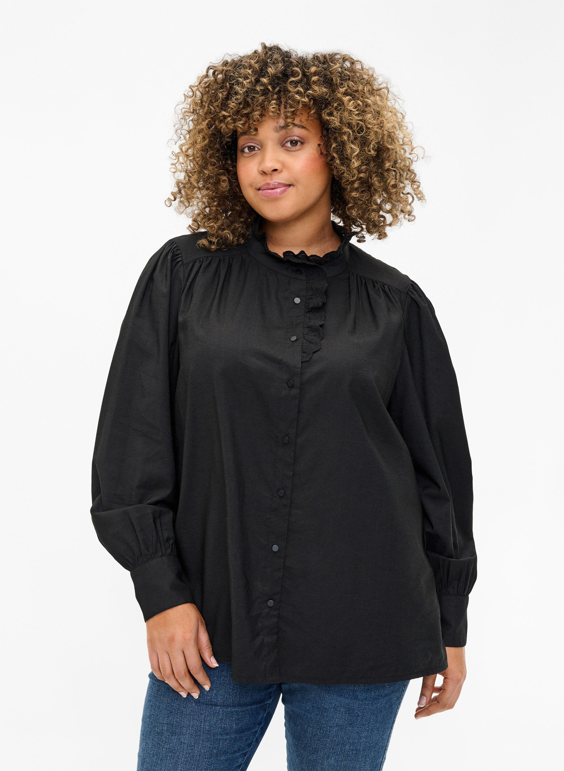 Zizzi Skjortebluse i viskose med fl&aelig;ser, Black, Model image number 0