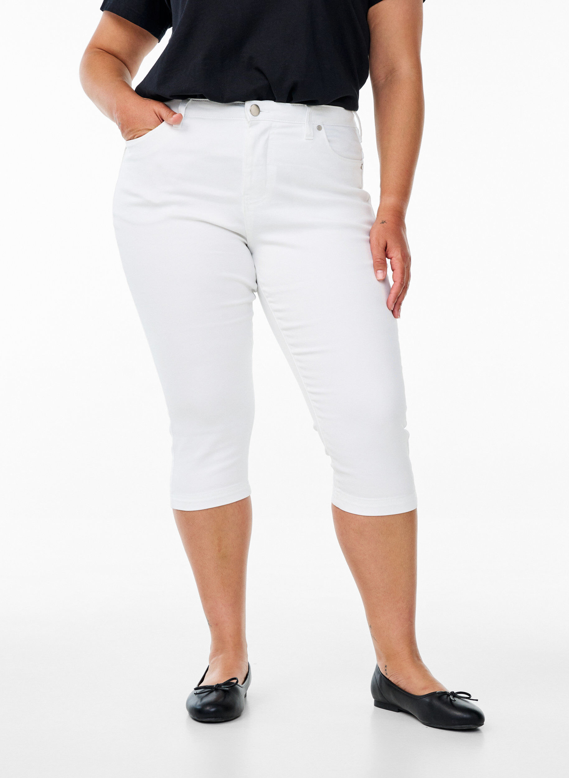 Zizzi H&oslash;jtaljede Amy capri jeans med super slim fit, Hvid, Model image number 2