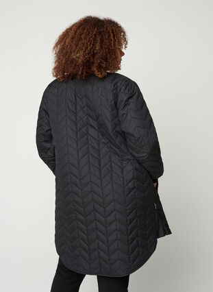 Lang quiltet jakke med knaplukning, Black, Model image number 1