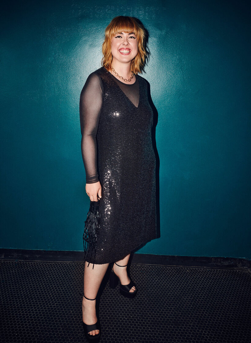 A-formet pailletkjole med lange ærmer, Black, Image image number 0