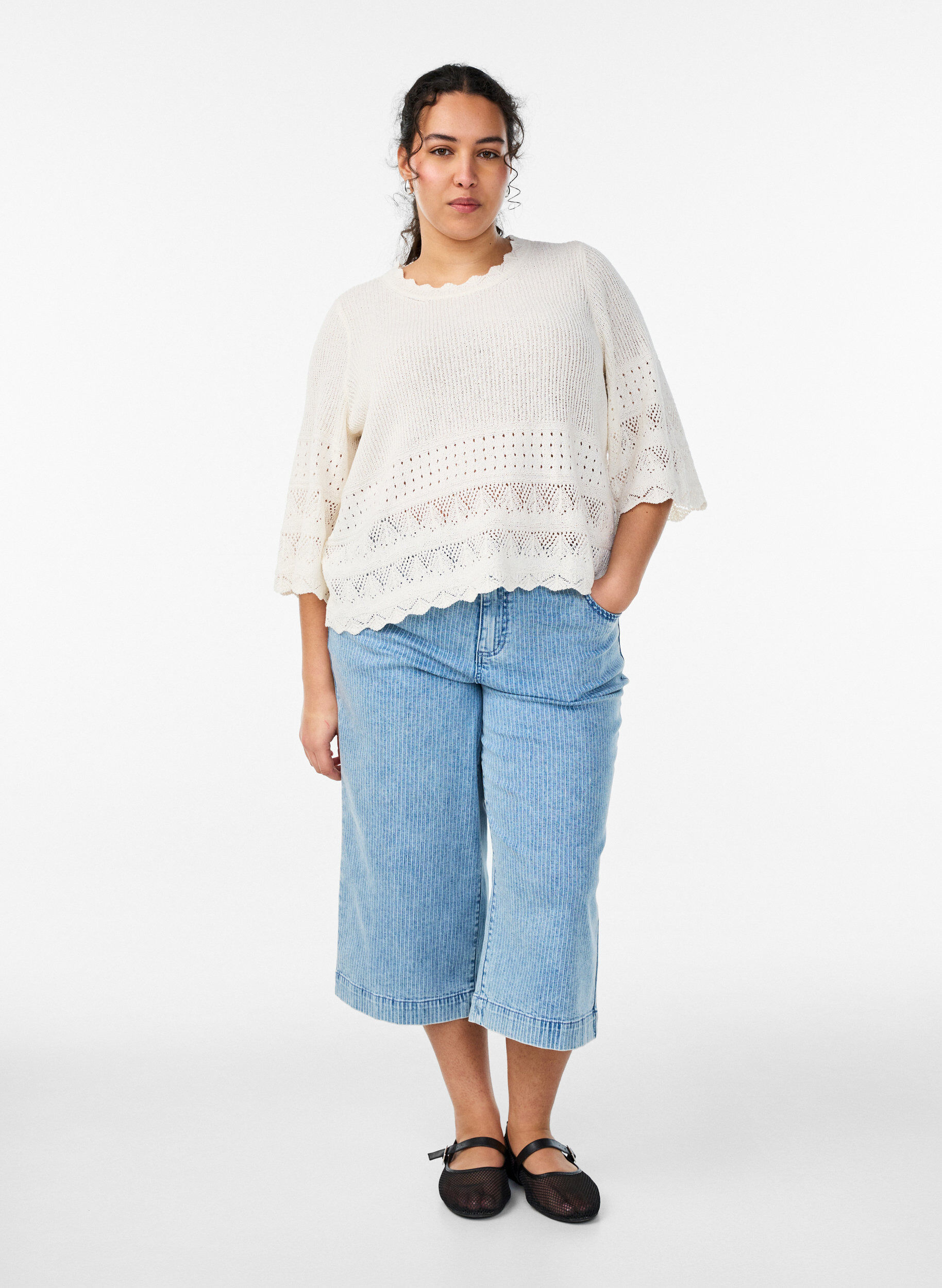 Zizzi Strikbluse med hulm&oslash;nster og 1/2 &aelig;rmer, Vanilla, Model image number 1