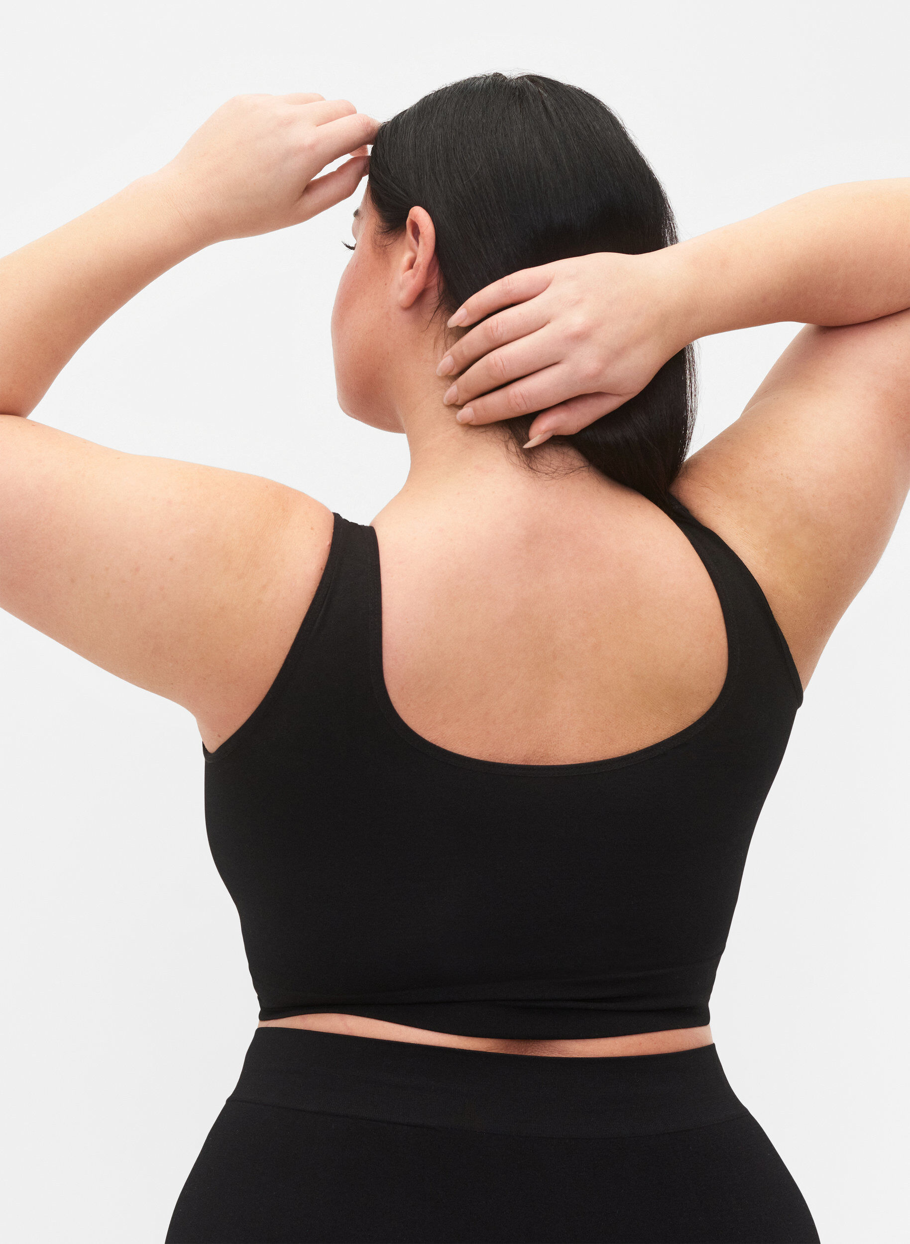 Zizzi Seamless bh top med rund udsk&aelig;ring, Black, Model image number 1