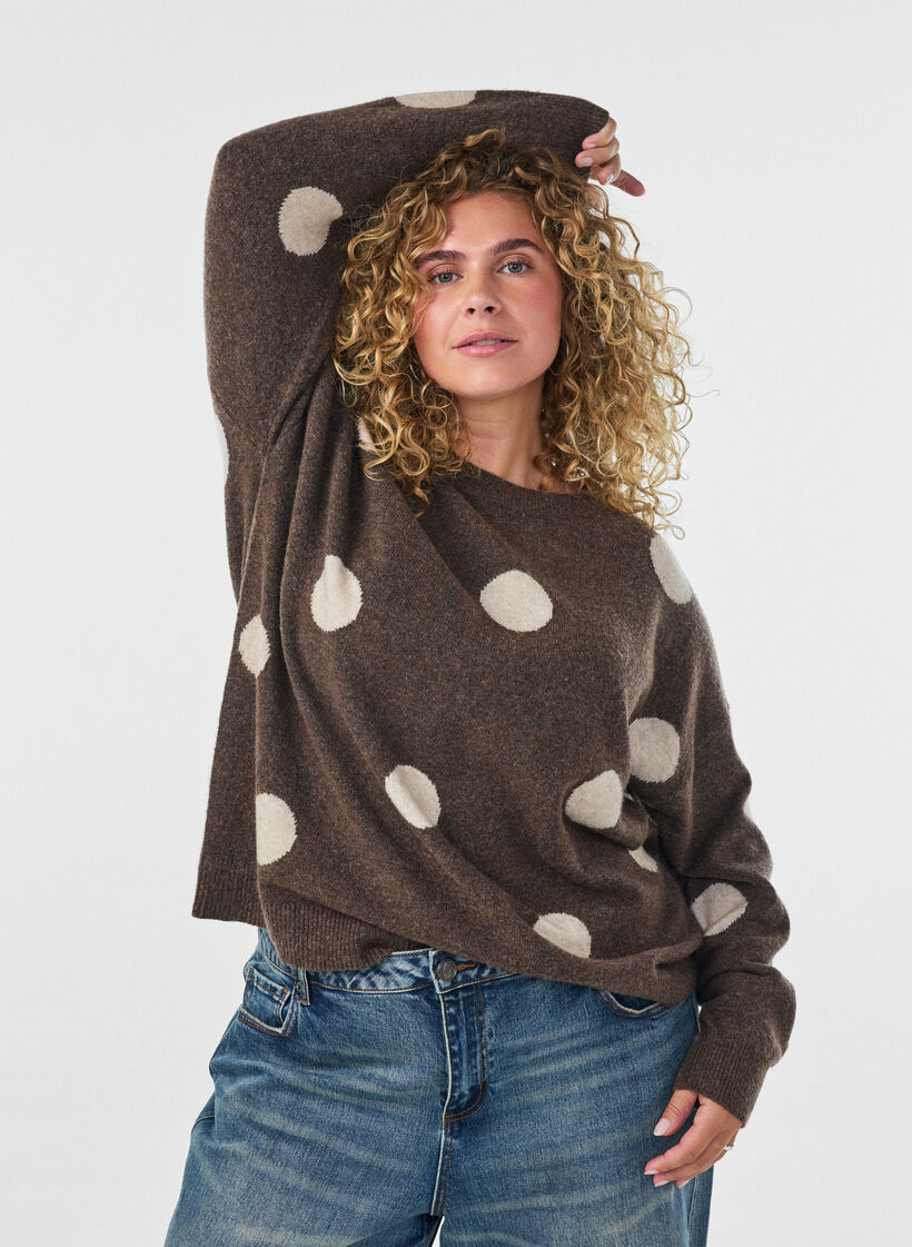 Strikbluse med prikket m&oslash;nster, Brun, Model image number 0