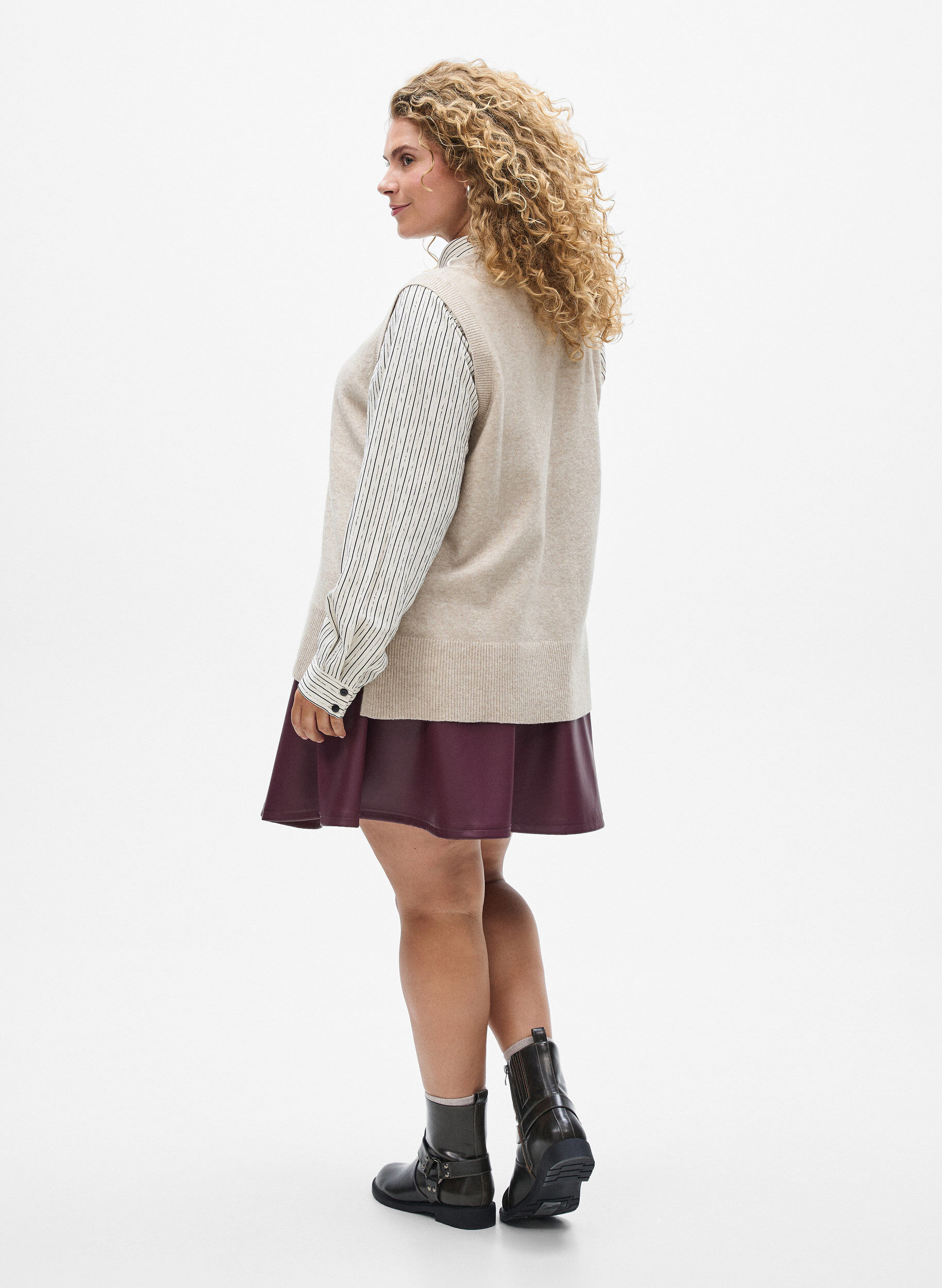 ZizziStrikvest med ribkanter, Beige, Model image number 2