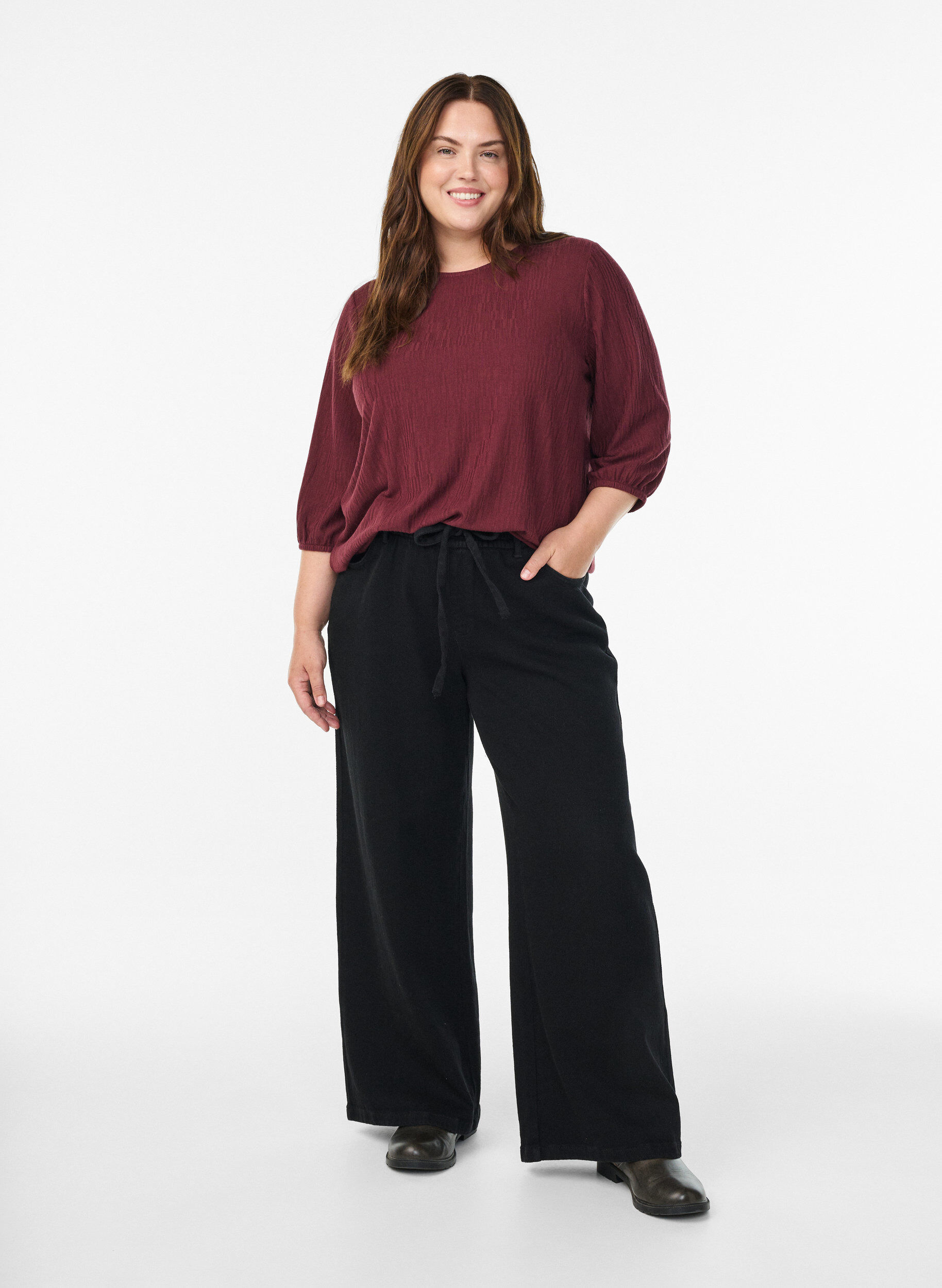 Zizzi Bluse med struktur og 3/4 &aelig;rmer., R&oslash;d, Model image number 1