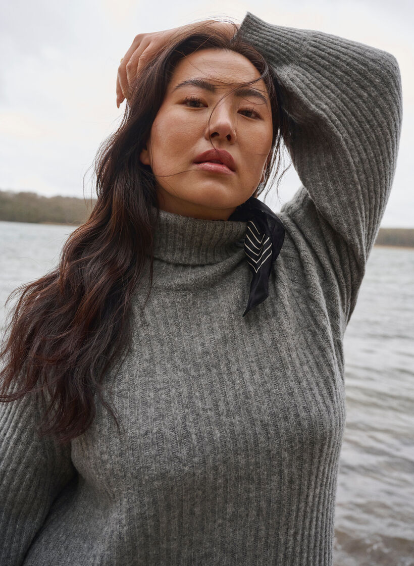 Lang strikkjole med rullekrave og slids, Medium Grey Mel., Image image number 1