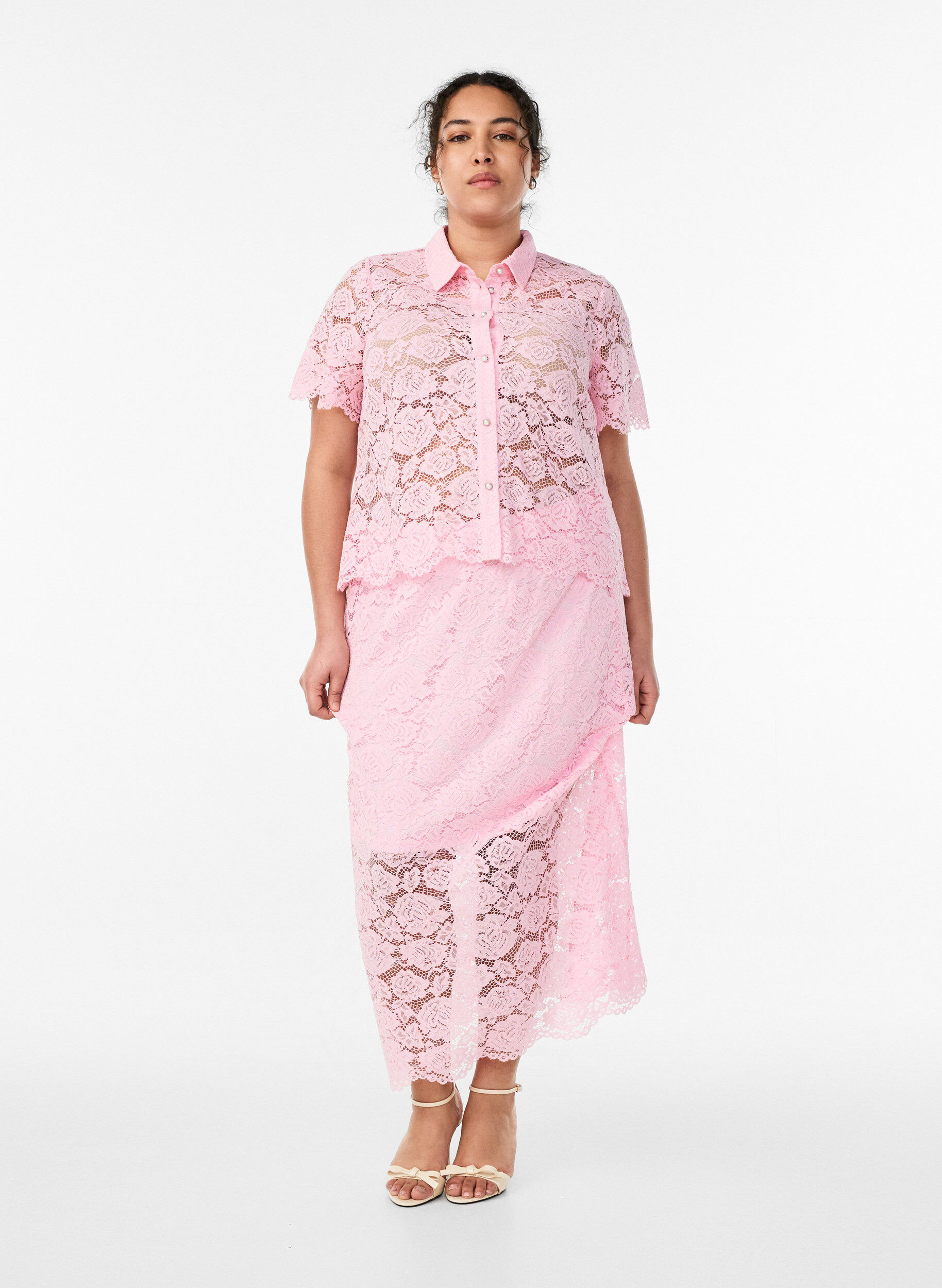 Zizzi Skjortebluse i blonde med perleknapper, Lyser&oslash;d, Model image number 1