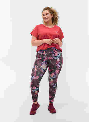 Ensfarvet trænings t-shirt, Garnet Rose, Model image number 2