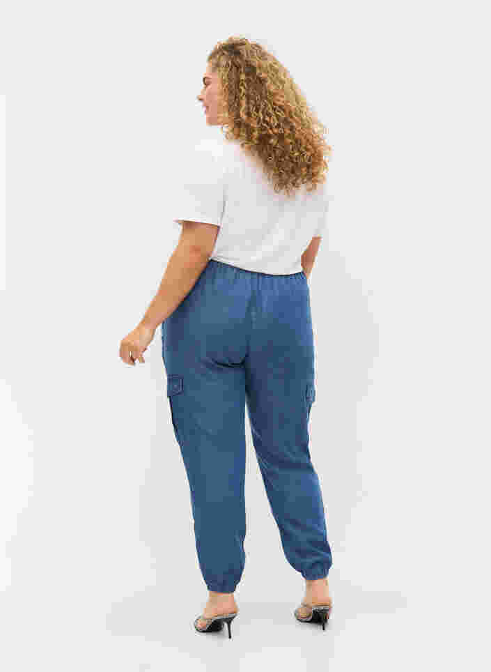 Cargo bukser i denim-look med lommer, Medium Blue, Model image number 1