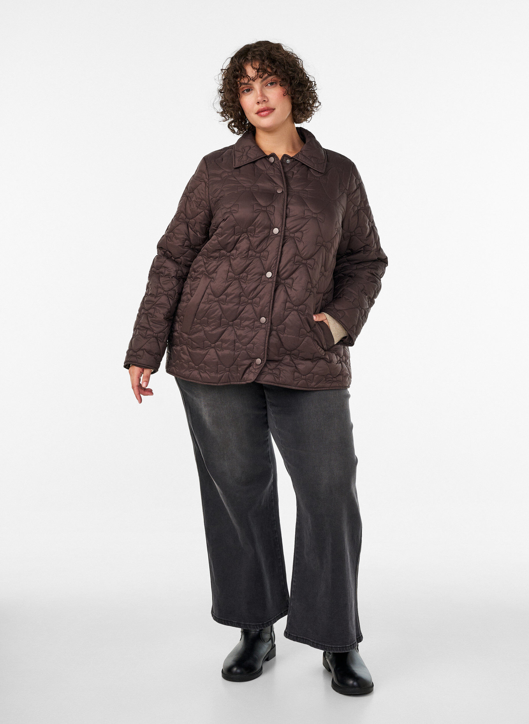 ZizziLet vatteret jakke med dekorativ quiltning, Brun, Model image number 1