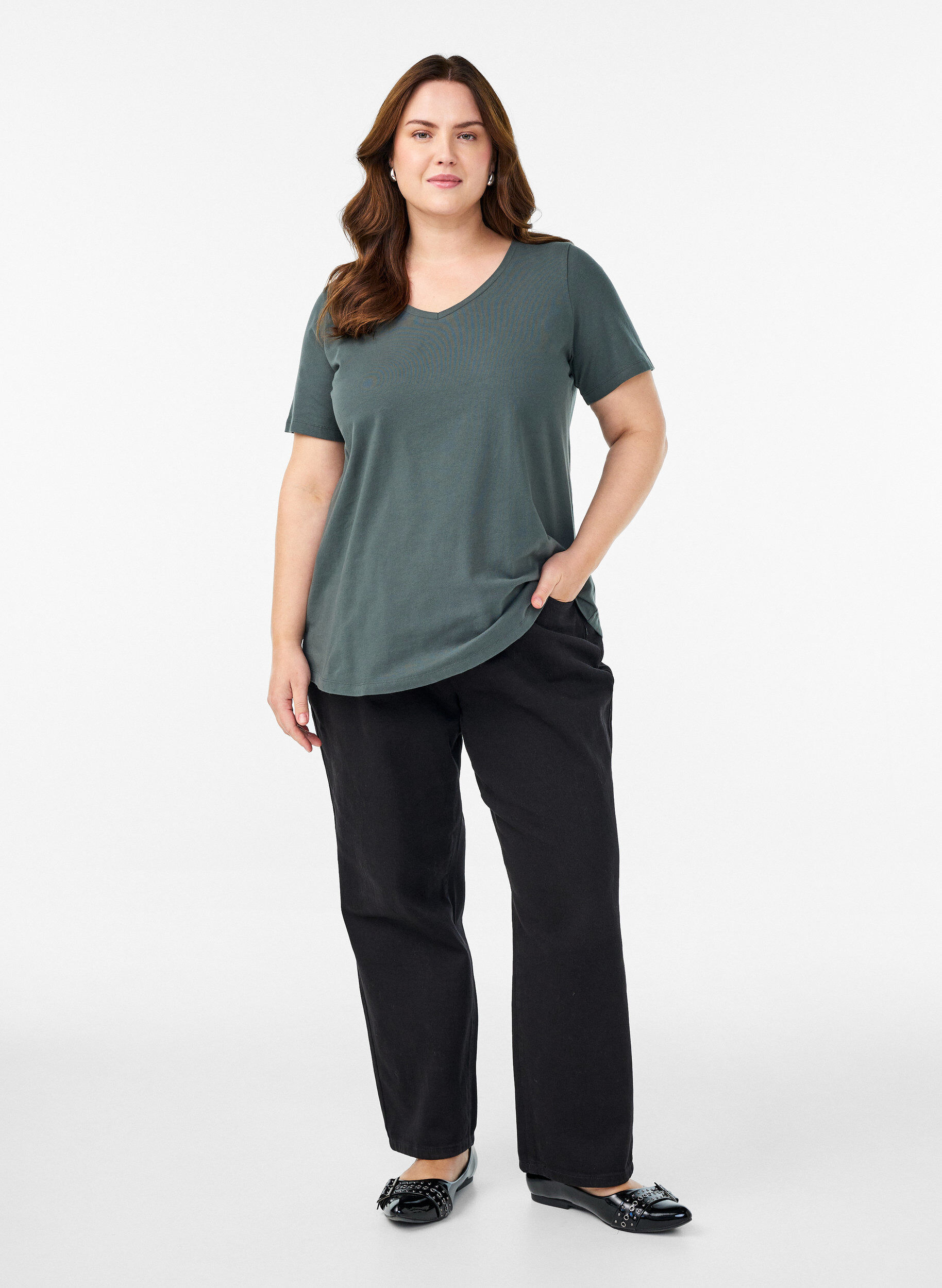 Zizzi Ensfarvet basis t-shirt i bomuld, Gr&oslash;n, Model image number 1