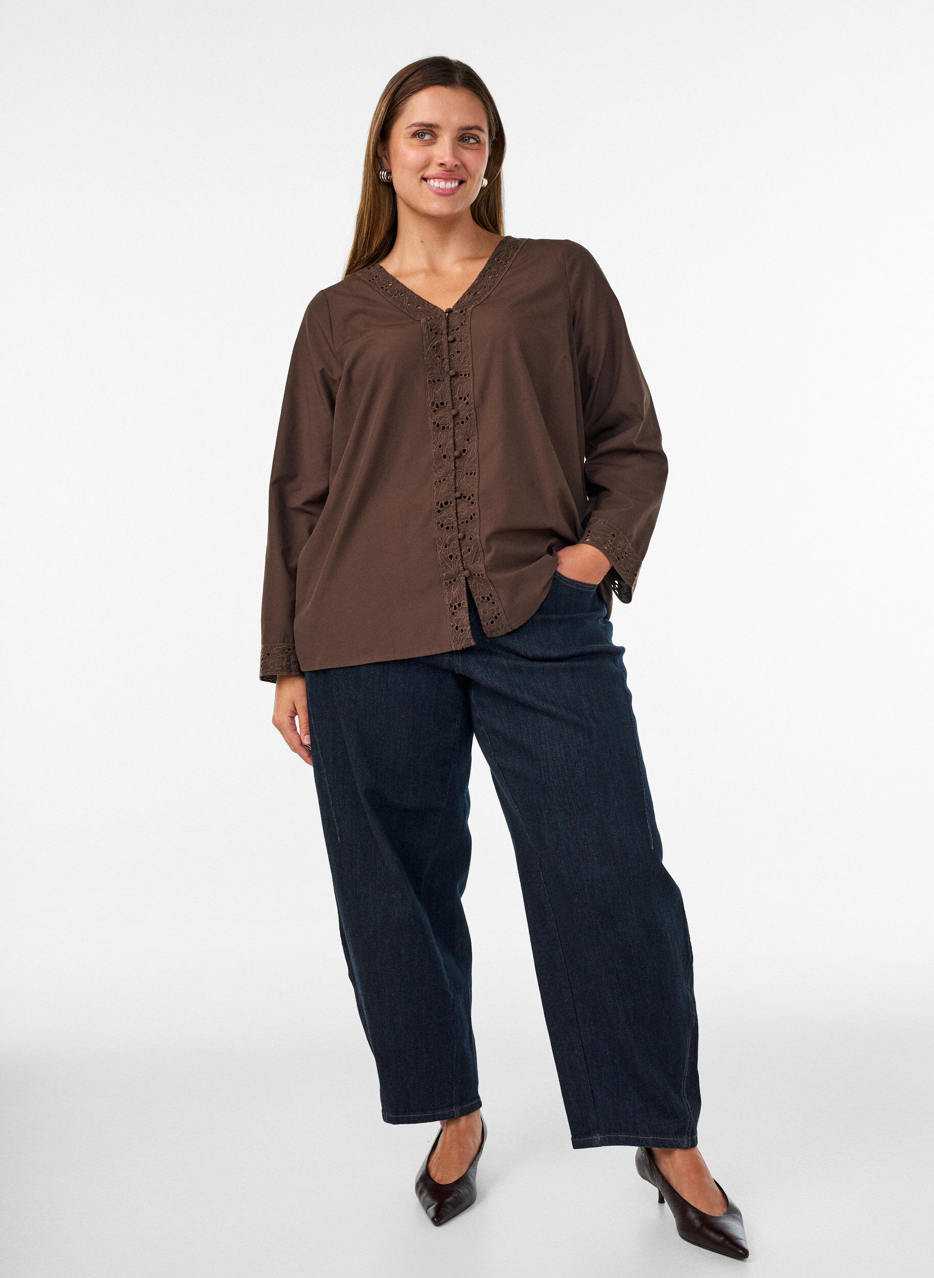 ZizziSkjortebluse med broderie anglaise, Brun, Model image number 1