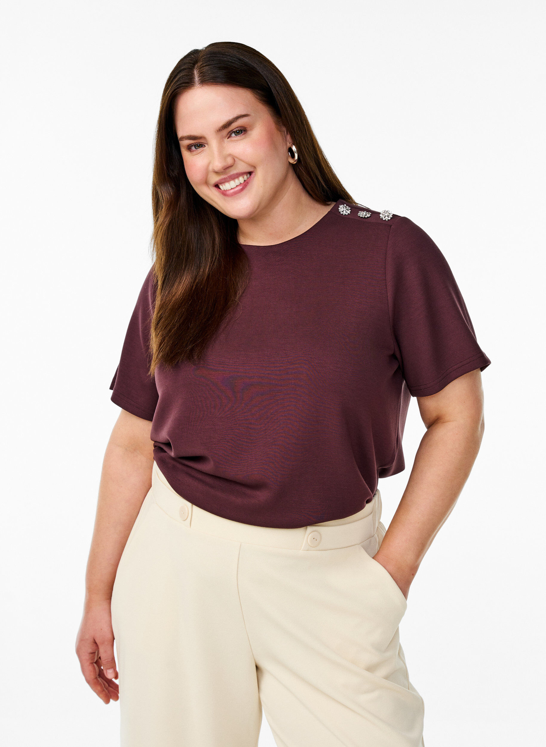 Kort&aelig;rmet bluse med knapdetalje, M&oslash;rk Bordeaux, Model