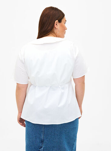 Kortærmet bluse med flæsedetalje, Bright White, Model image number 1