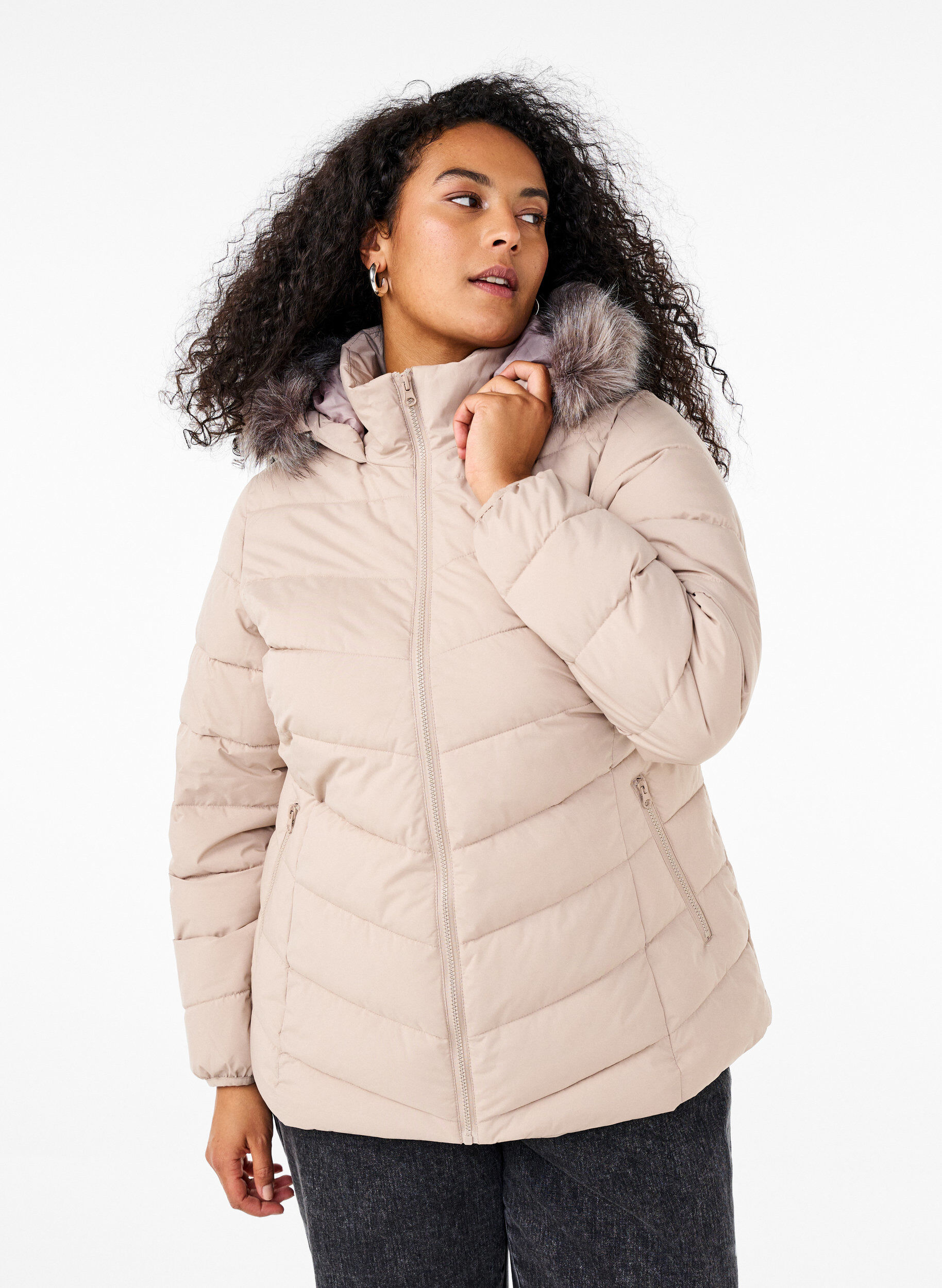 Kort pufferjakke med h&aelig;tte, Beige, Model