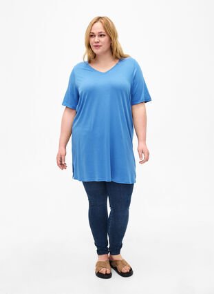 Ensfarvet oversize t-shirt med v-hals, Marina, Model image number 2