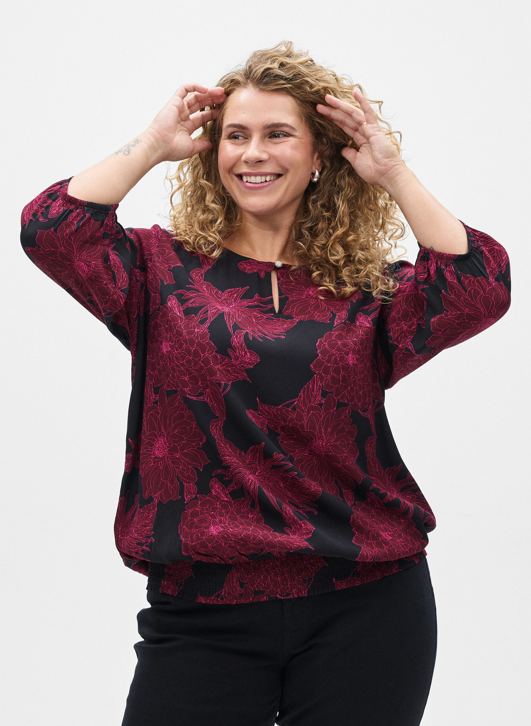 Viskosebluse med blomsterprint og smock, M&oslash;rk Bordeaux, Model