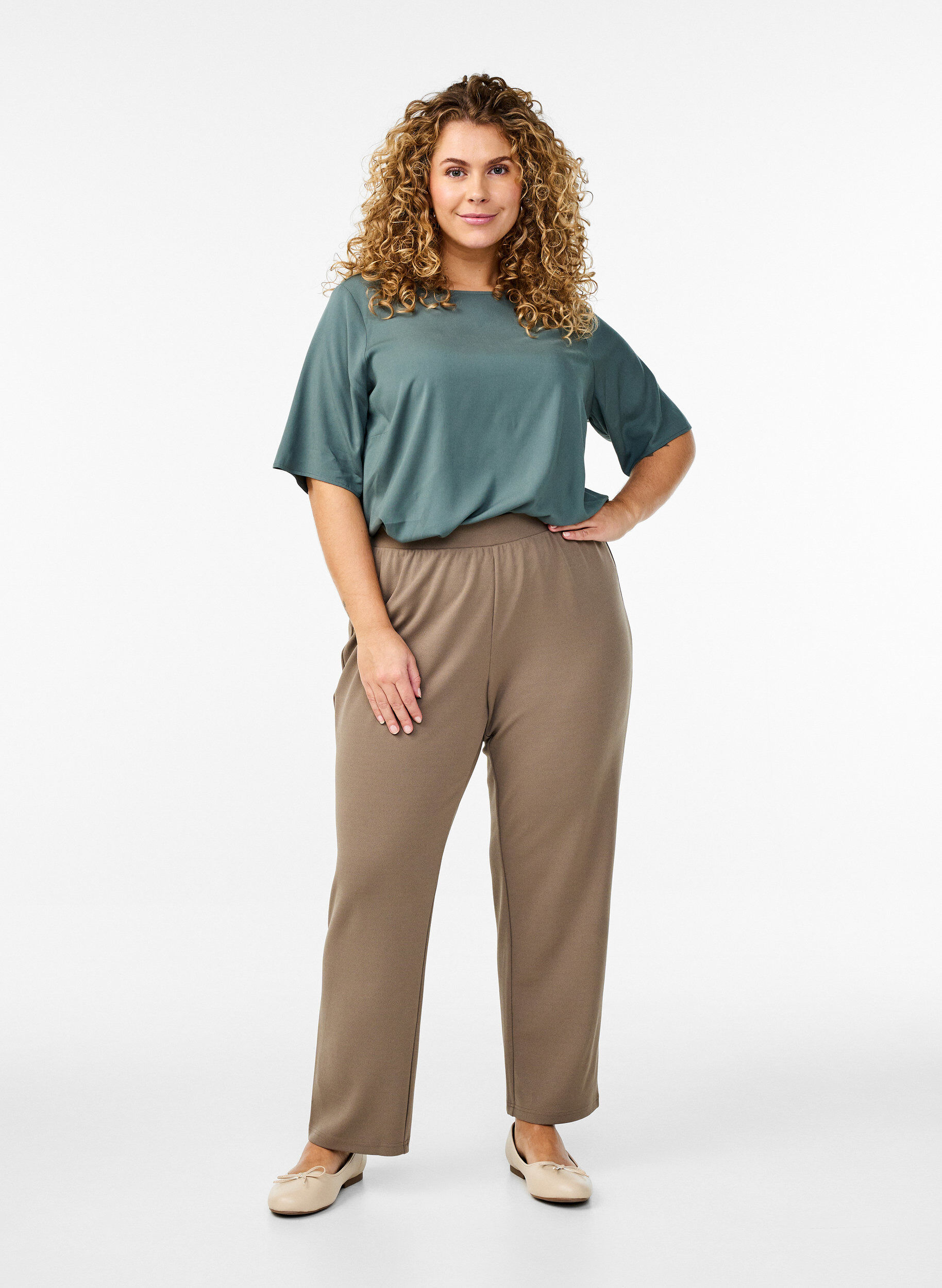 ZizziBukser med straight fit, Beige, Model image number 0