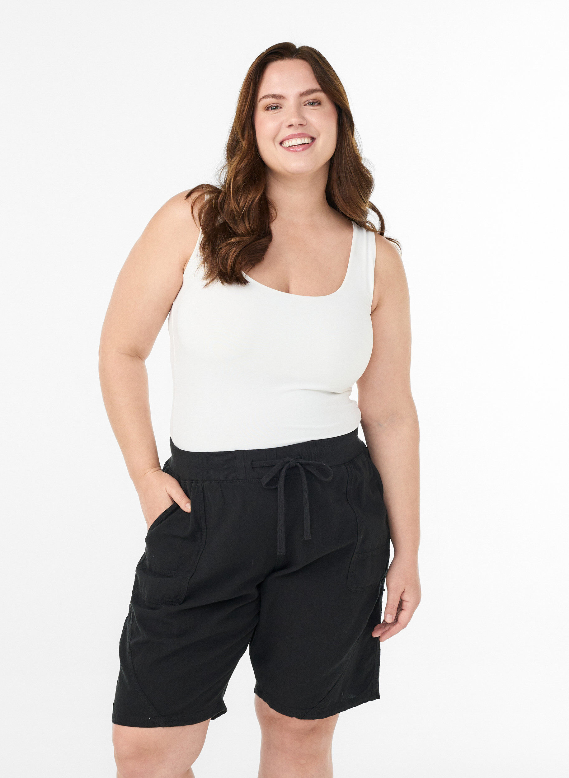 ZizziL&oslash;se shorts i bomuld med lommer, Sort, Model image number 0