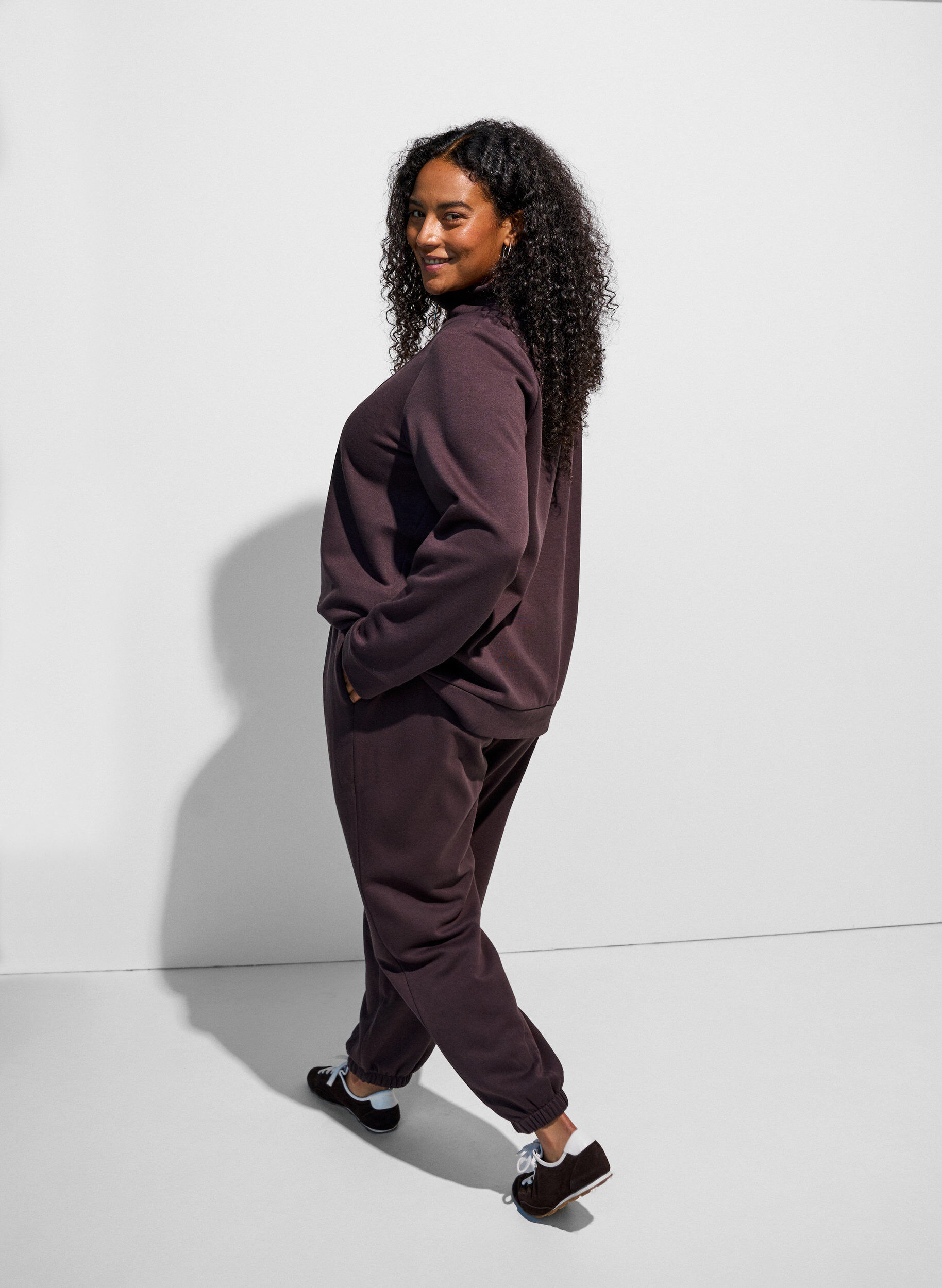 ZizziSweatpants med h&oslash;j talje og bindeb&aring;nd, Brun, Model image number 2