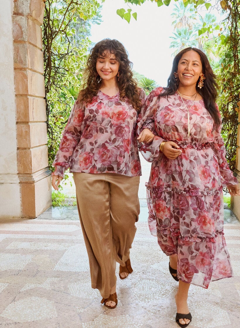 Blomstret bluse med V-udsk&aelig;ring og fl&aelig;se&aelig;rmer, Lyser&oslash;d, Image image number 0