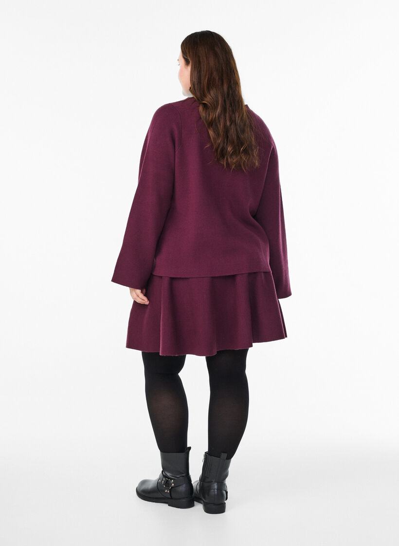 Kort striknederdel med A-facon, M&oslash;rk Bordeaux, Model