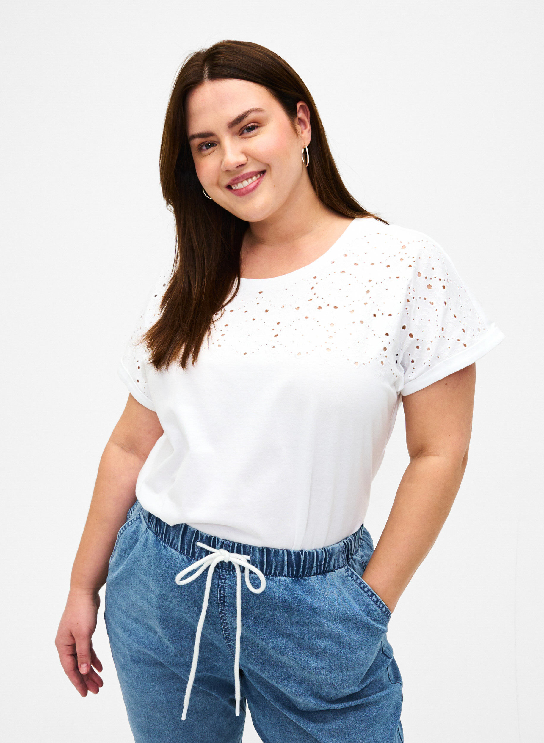Zizzi T-shirt i &oslash;kologisk bomuld med broderi anglaise, Bright White, Model image number 0