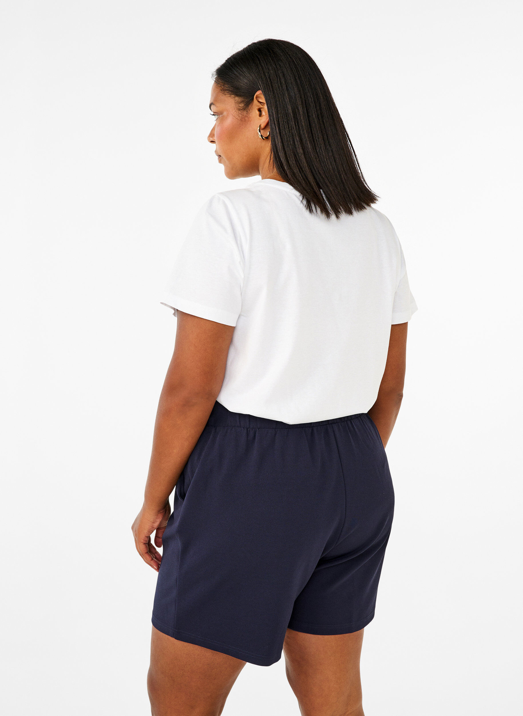 Zizzi Shorts med lommer og l&oslash;s pasform, Bl&aring;, Model image number 2