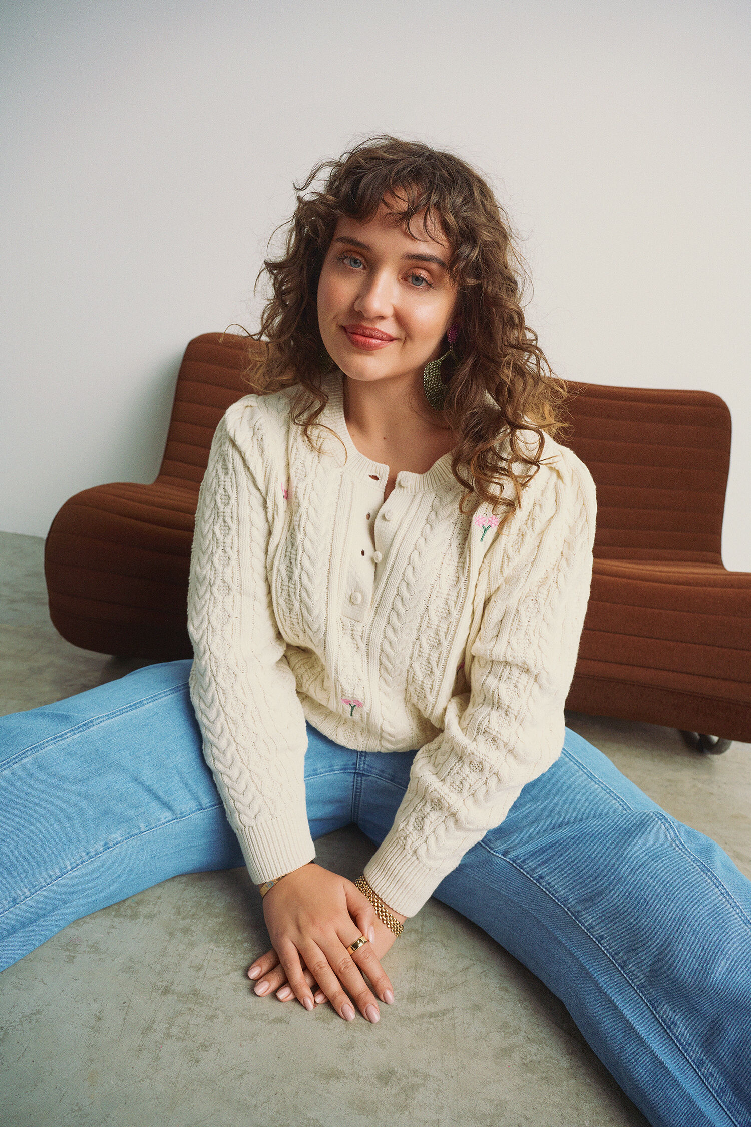 Zizzi Strikbluse med broderede blomster, , Model