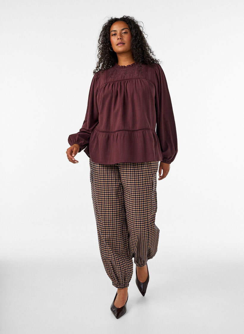 Bluse med broderi og hulm&oslash;nsterb&aring;nd, M&oslash;rk Bordeaux, Model image number 1