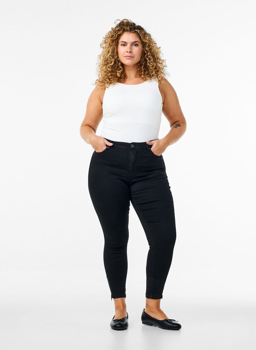 Cropped Amy jeans med lynl&aring;sdetalje, Sort, Model image number 0