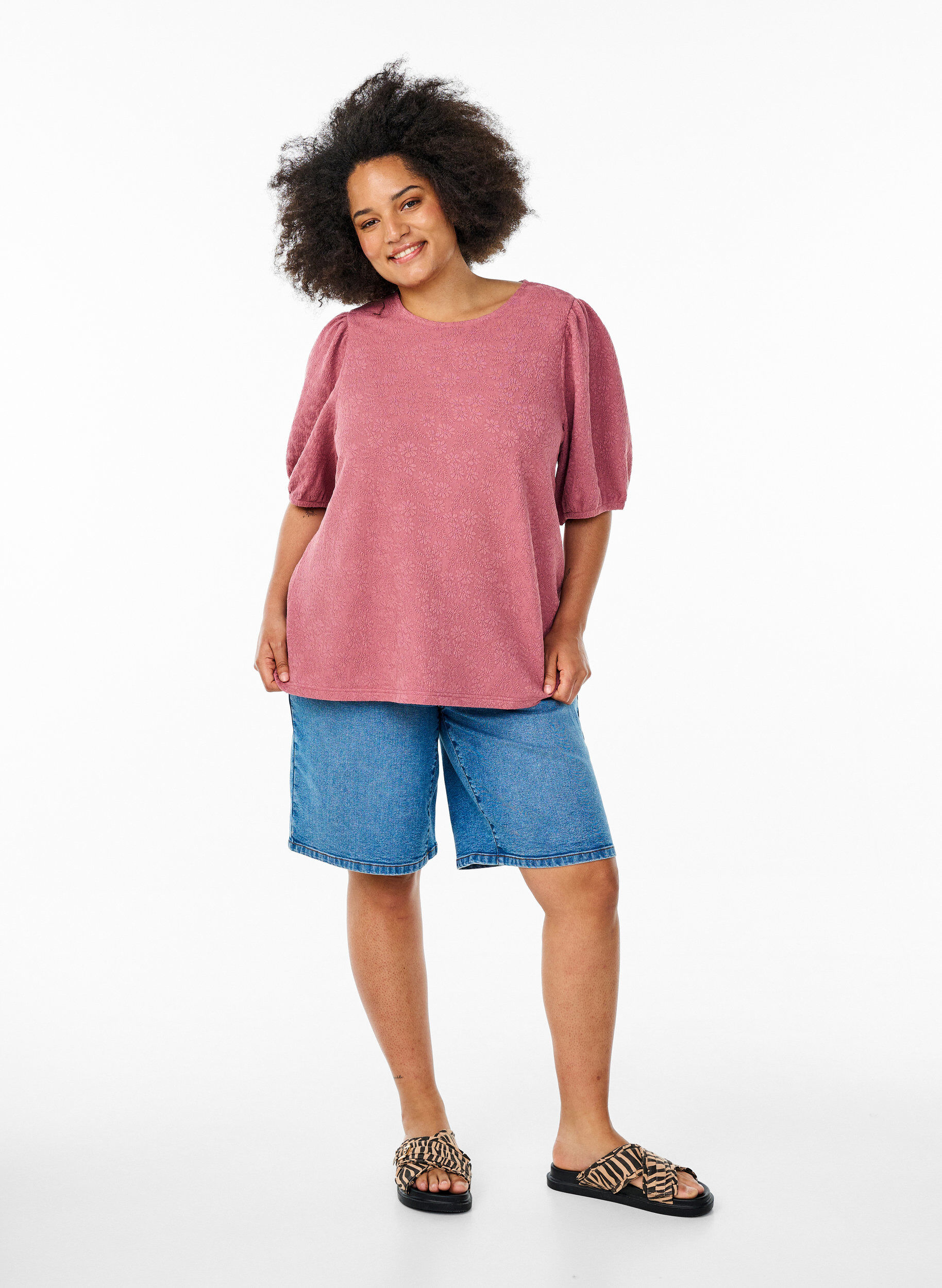 Zizzi Bluse med struktur og korte &aelig;rmer, Lyser&oslash;d, Model image number 1