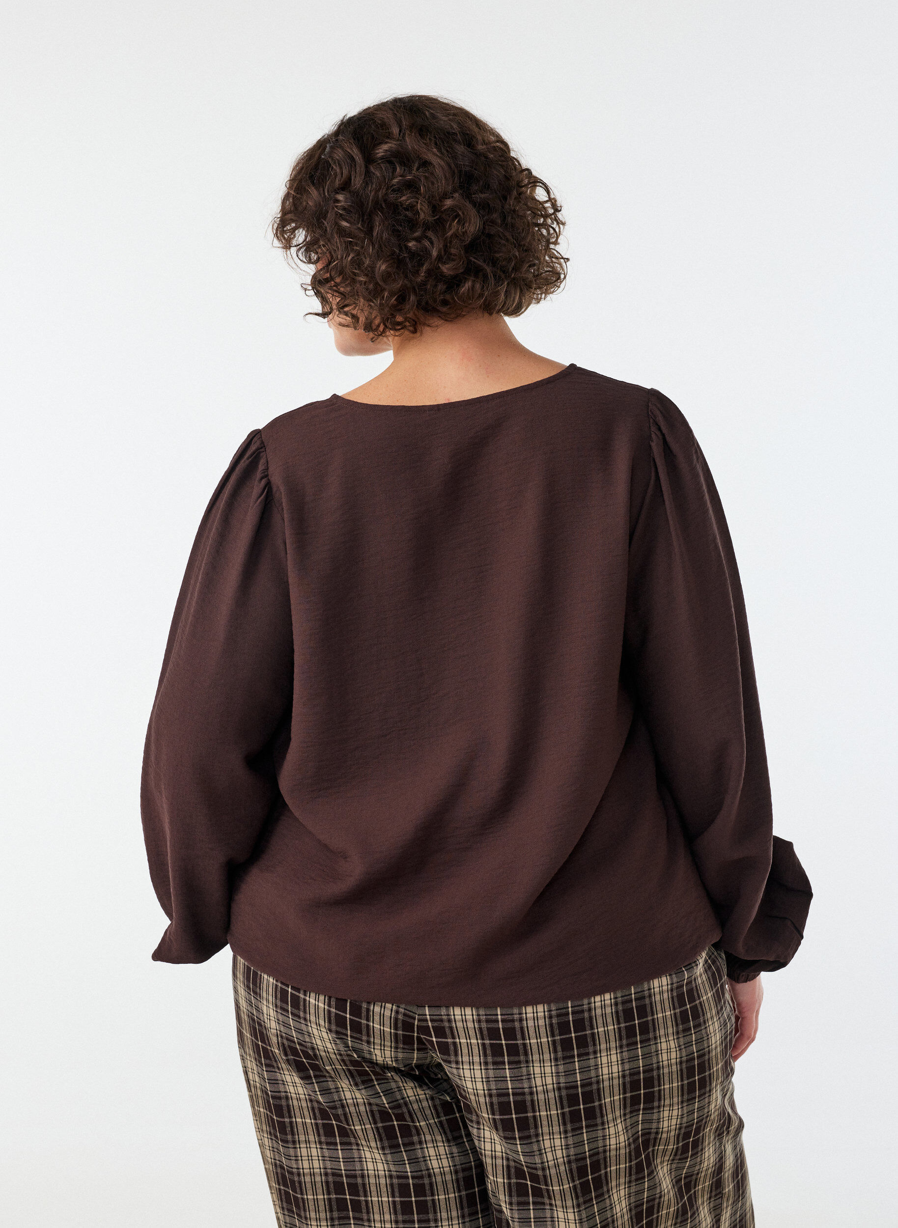 ZizziViskosebluse med V-hals og ballonpasform, Brun, Model image number 2
