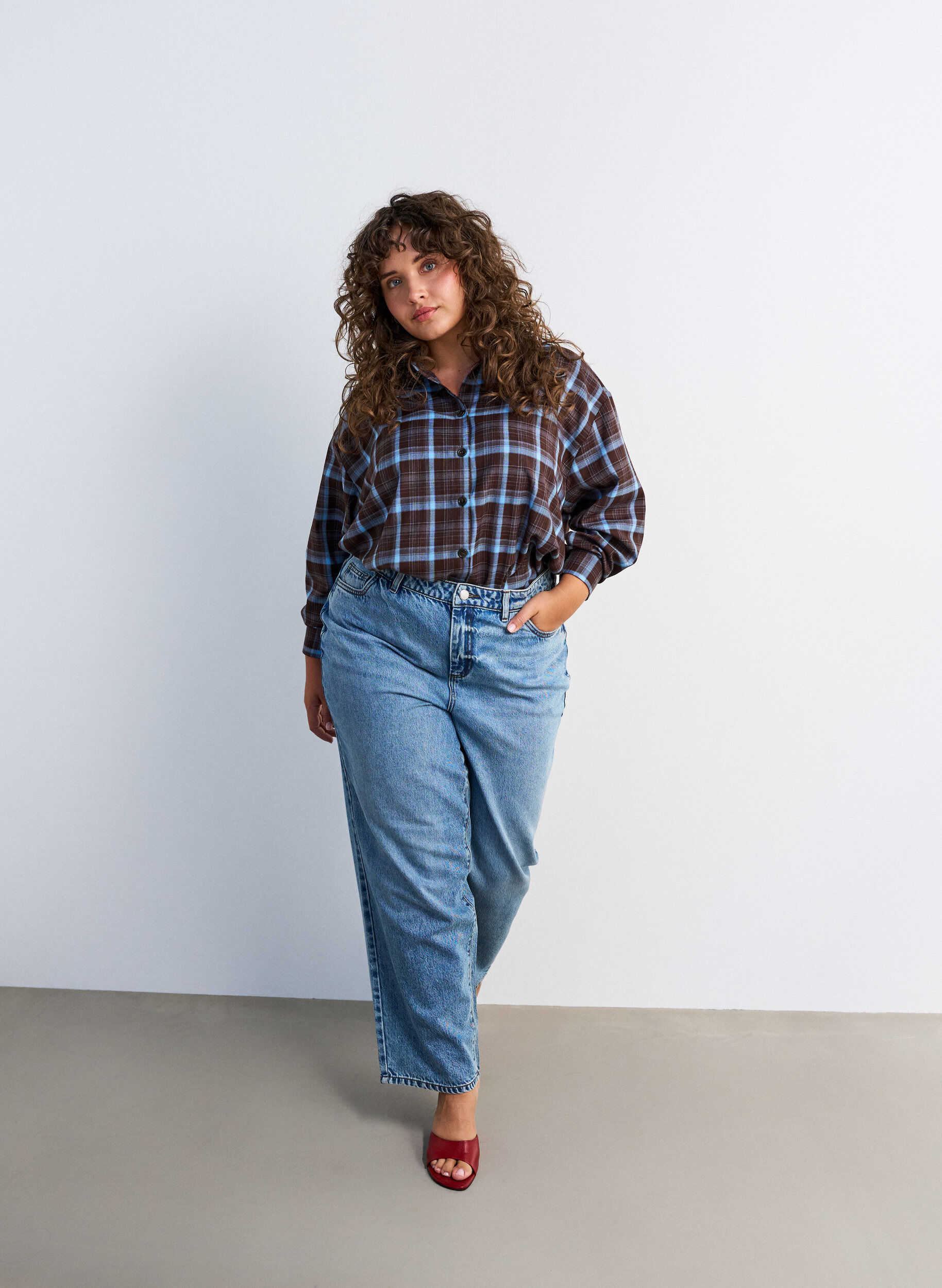 ZizziTernet skjorte med l&oslash;s pasform, Brun, Model image number 3