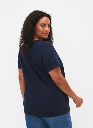 Kortærmet t-shirt med v-udskæring - Str. Blå - Zizzi 42-60 