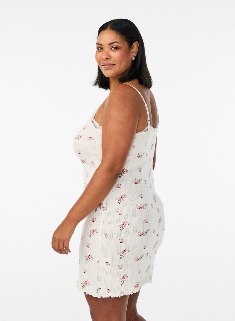 Natkjole med tynde stropper og strukturm&oslash;nster, Vanilla, Model