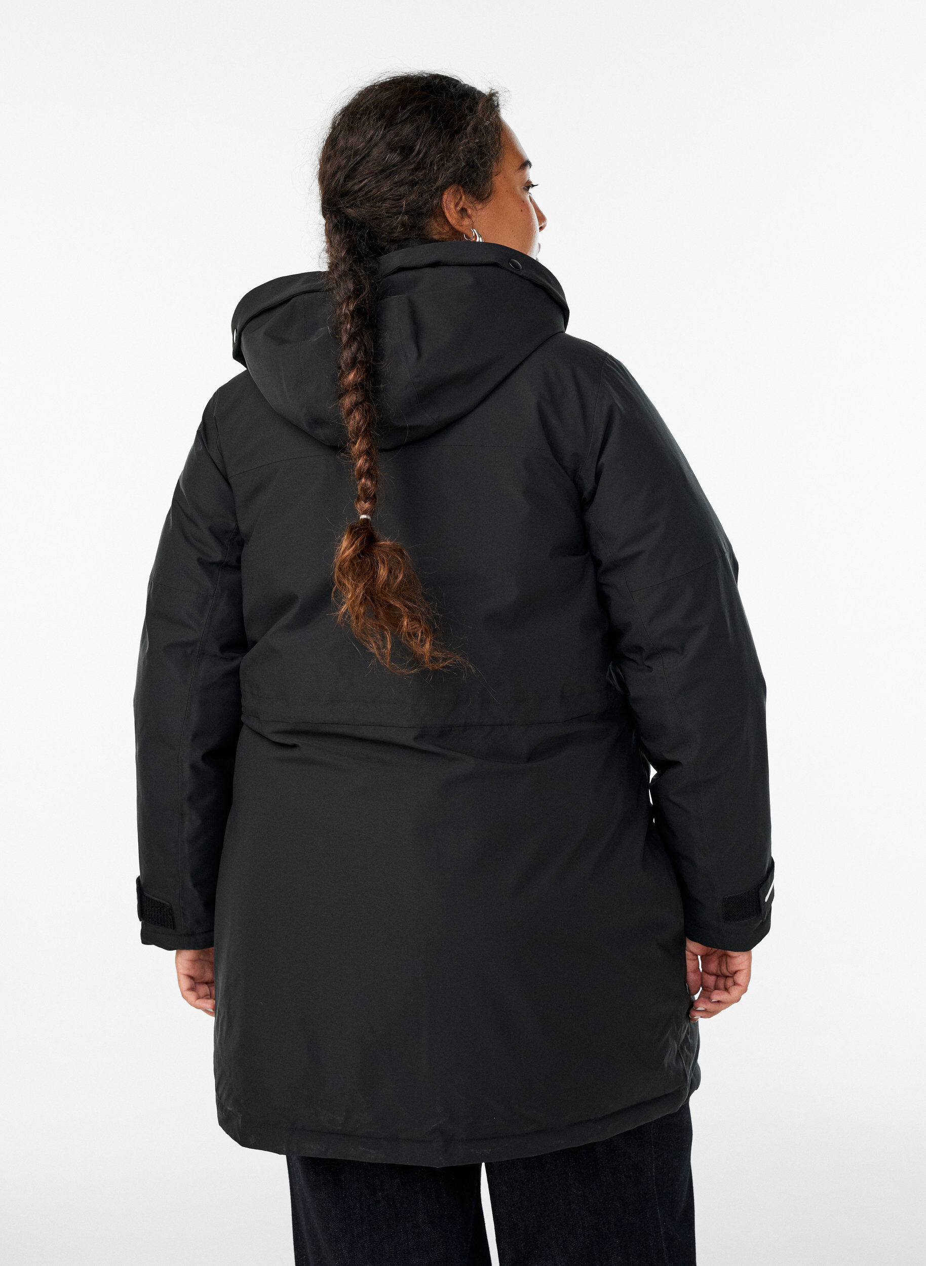 Zizzi Vandafvisende parka med h&aelig;tte og funktionelle detaljer, Sort, Model image number 2