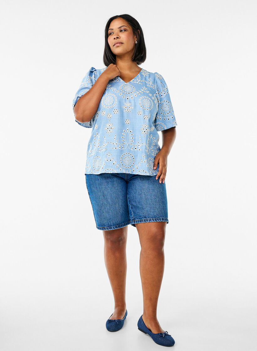 Bluse med broderie anglaise og korte pufærmer, Blå, Model image number 1