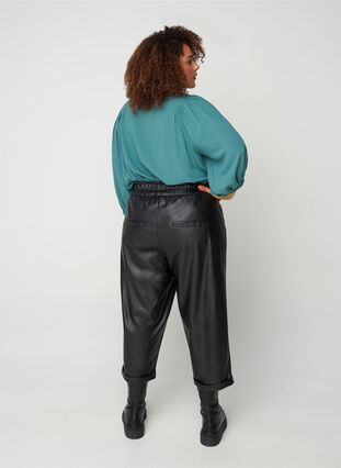 3/4 bukser i imiteret læder, Black, Model image number 0