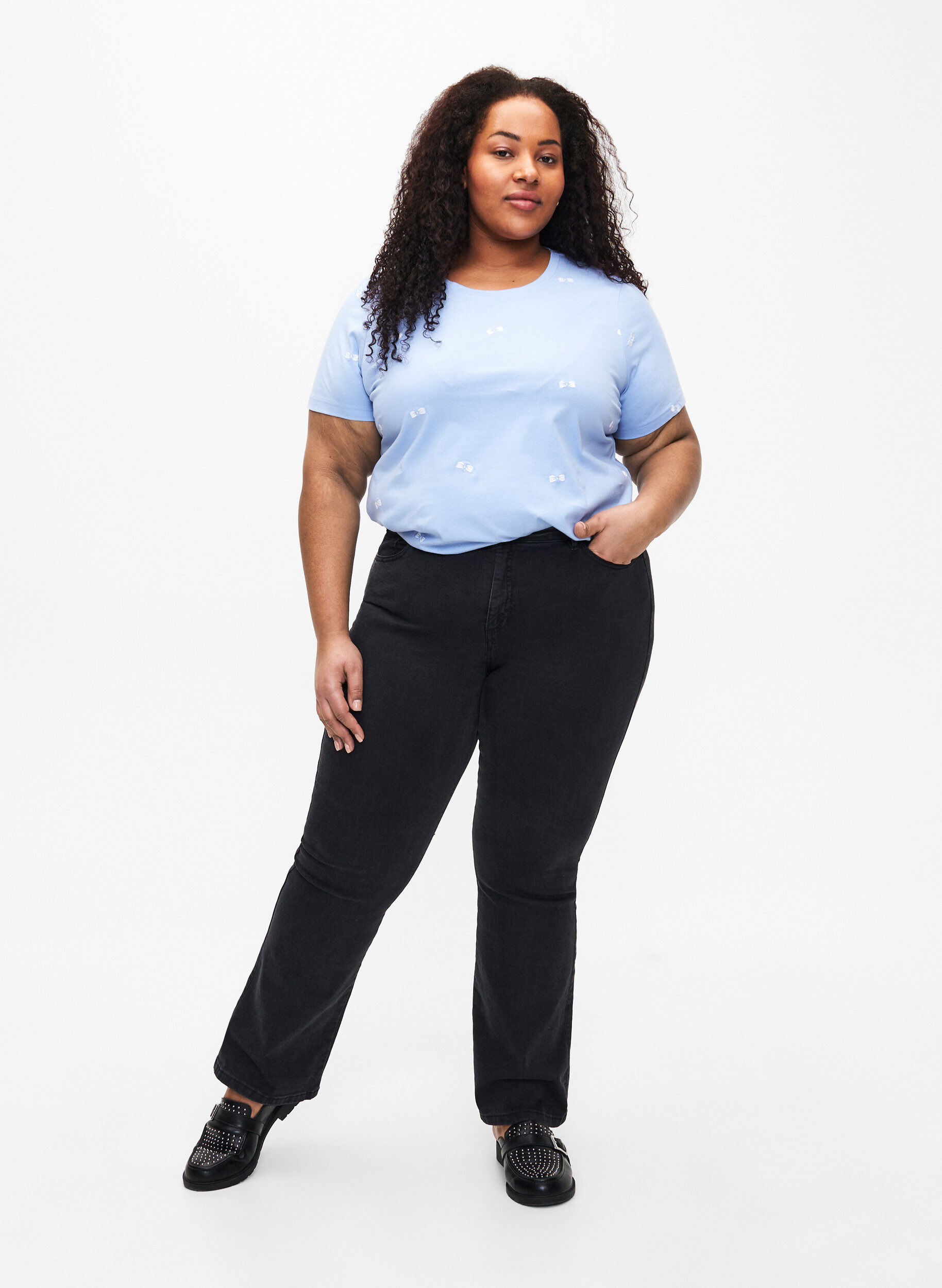 Zizzi T-shirt i &oslash;kologisk bomuld med sl&oslash;jfer., Serenity W. Bow Emb., Model image number 2