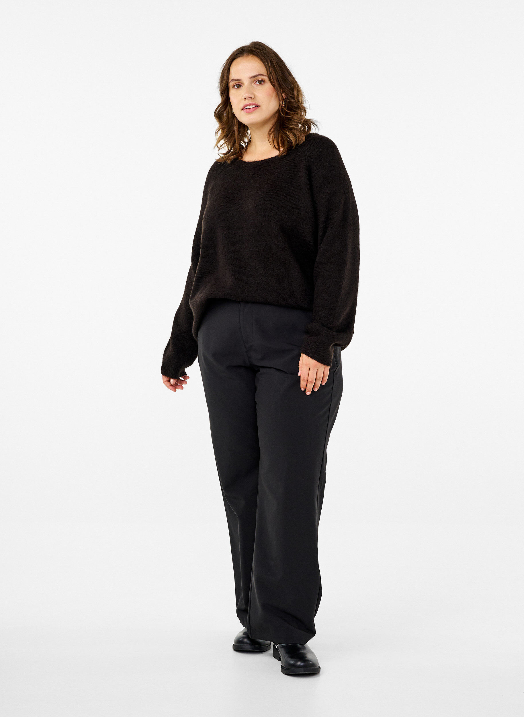 Zizzi L&oslash;stsiddende strikbluse med rund hals, Black, Model image number 2