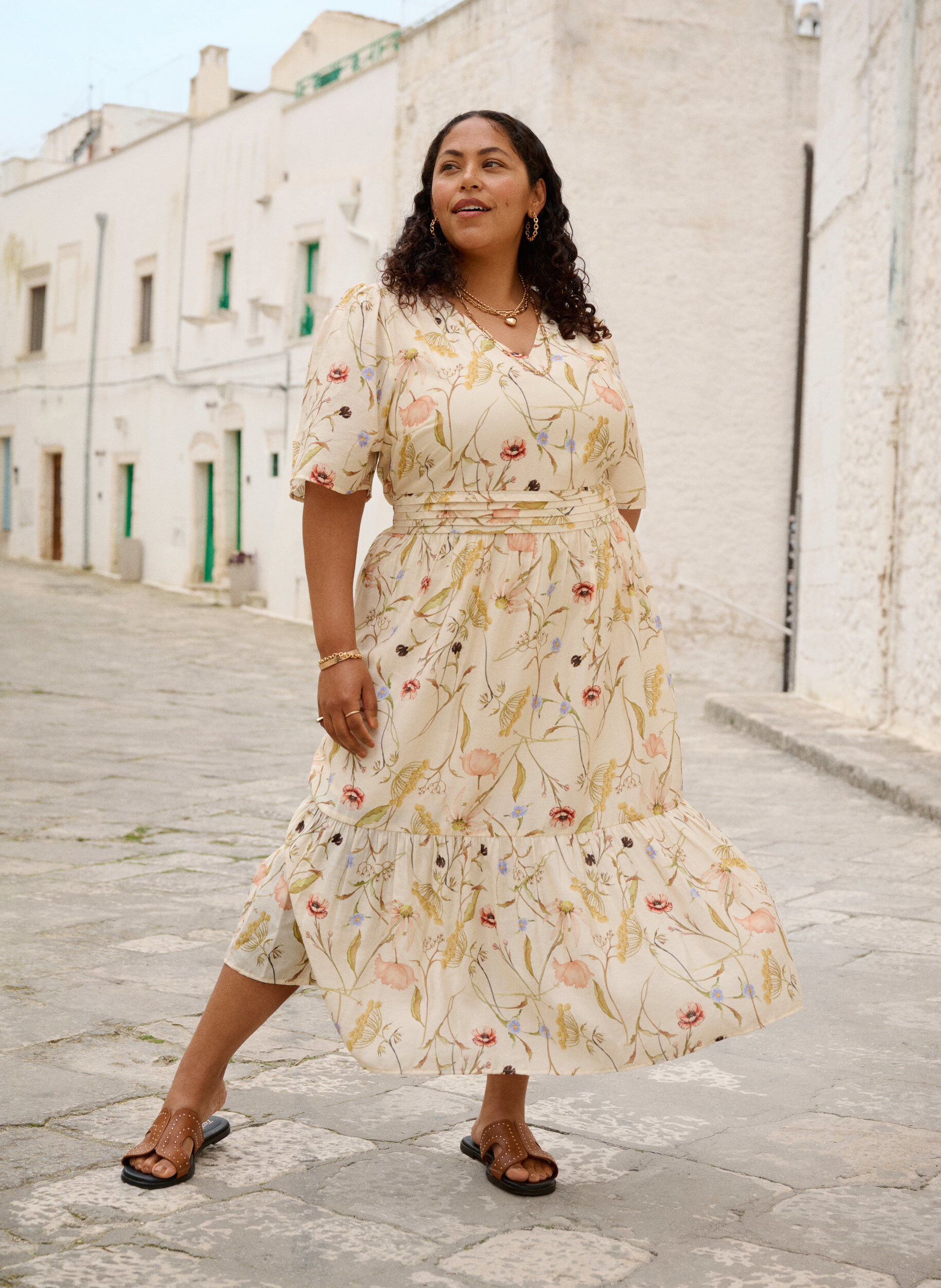 Zizzi Blomstret midikjole med A-facon, Beige, Image image number 0